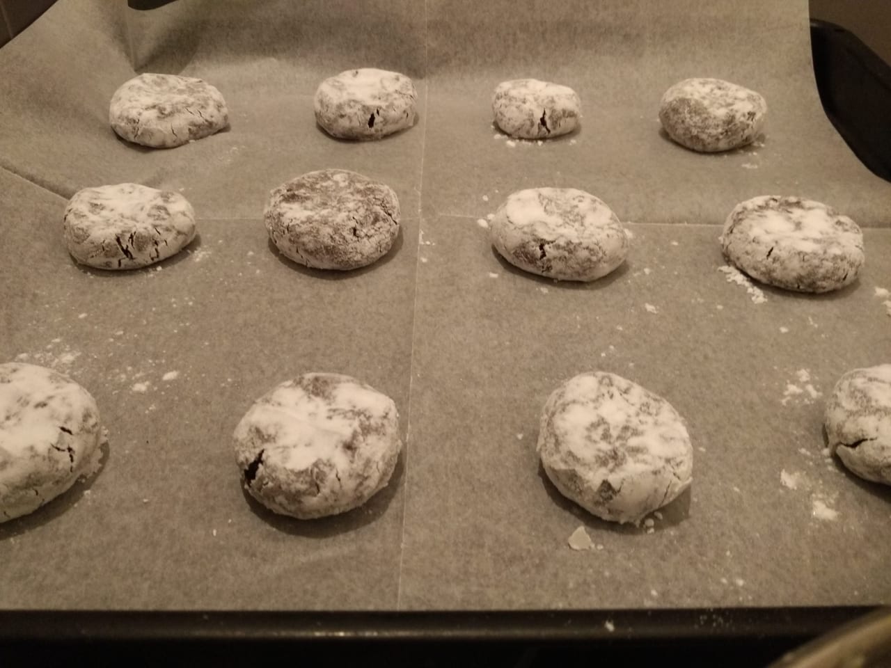 Chocolate crackle cookies