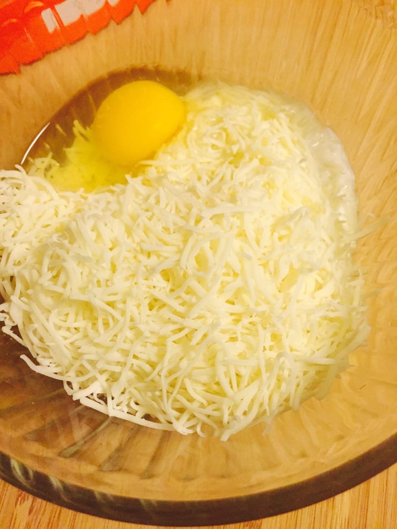 mix-egg-with-cheese