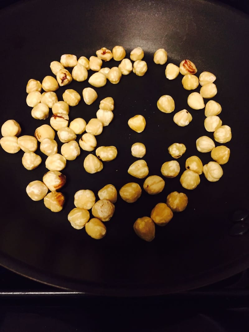 roasting-hazelnuts