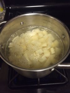 boiling-the-potatoes