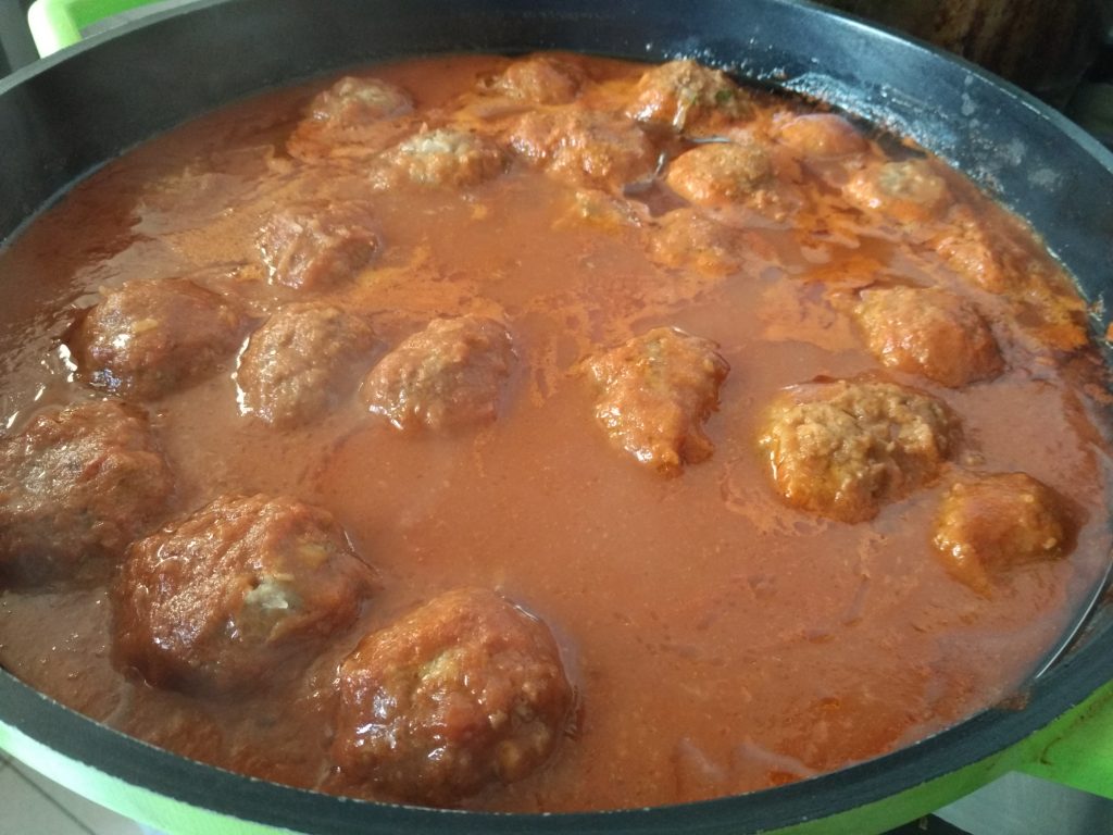 tomato sauce meatballs