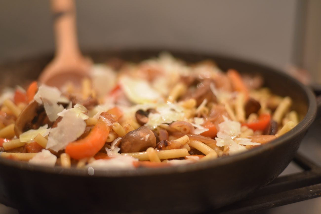 One-Pan Goulash pasta with peppers and mushrooms