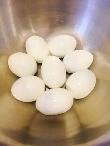 peeled-eggs